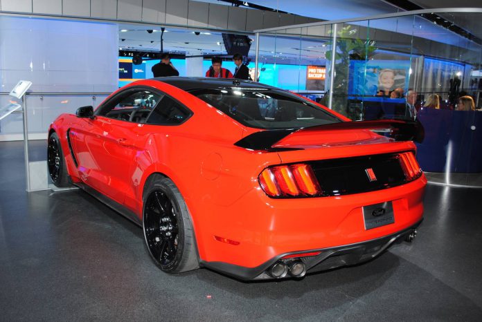 Ford Shelby Mustang GT350 (5)
