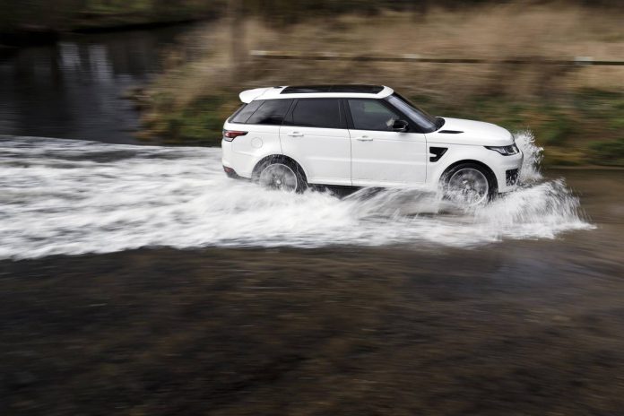 White Range Rover Sport SVR (6)