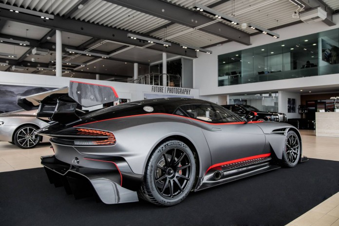 Aston Martin Vulcan  (8)