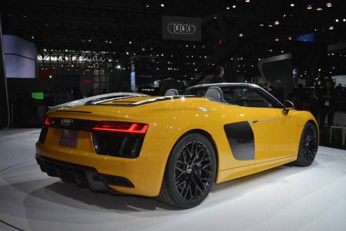 Audi R8 Spyder (7)