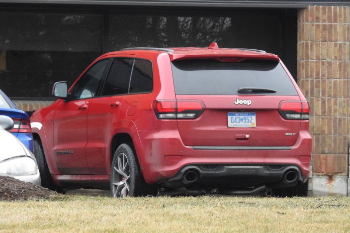 2018 Jeep Grand Cherokee Trackhawk Spy Shots