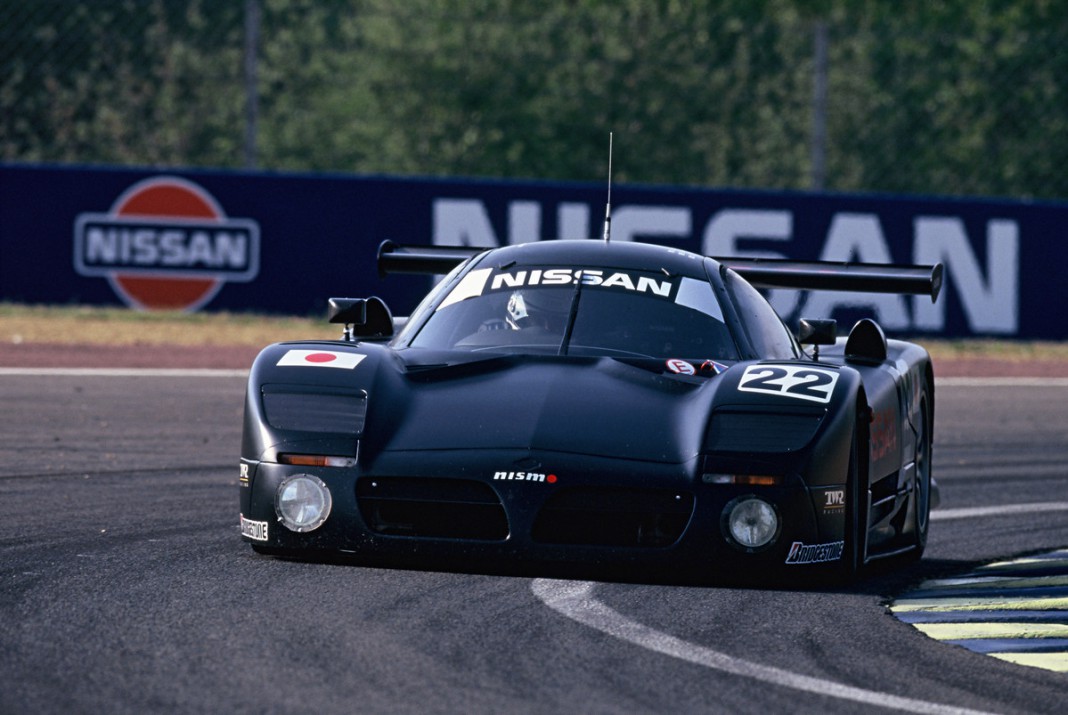 Nissan r390 gt1 Road Version