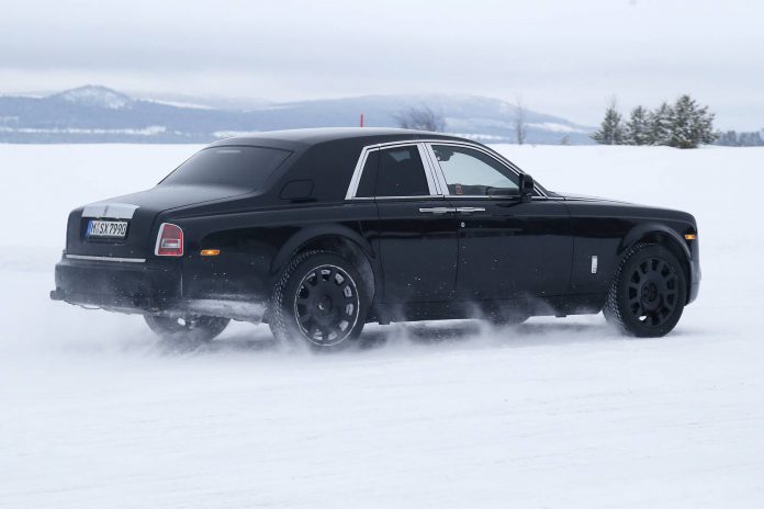 Rolls-Royce Culliman SUV test mule