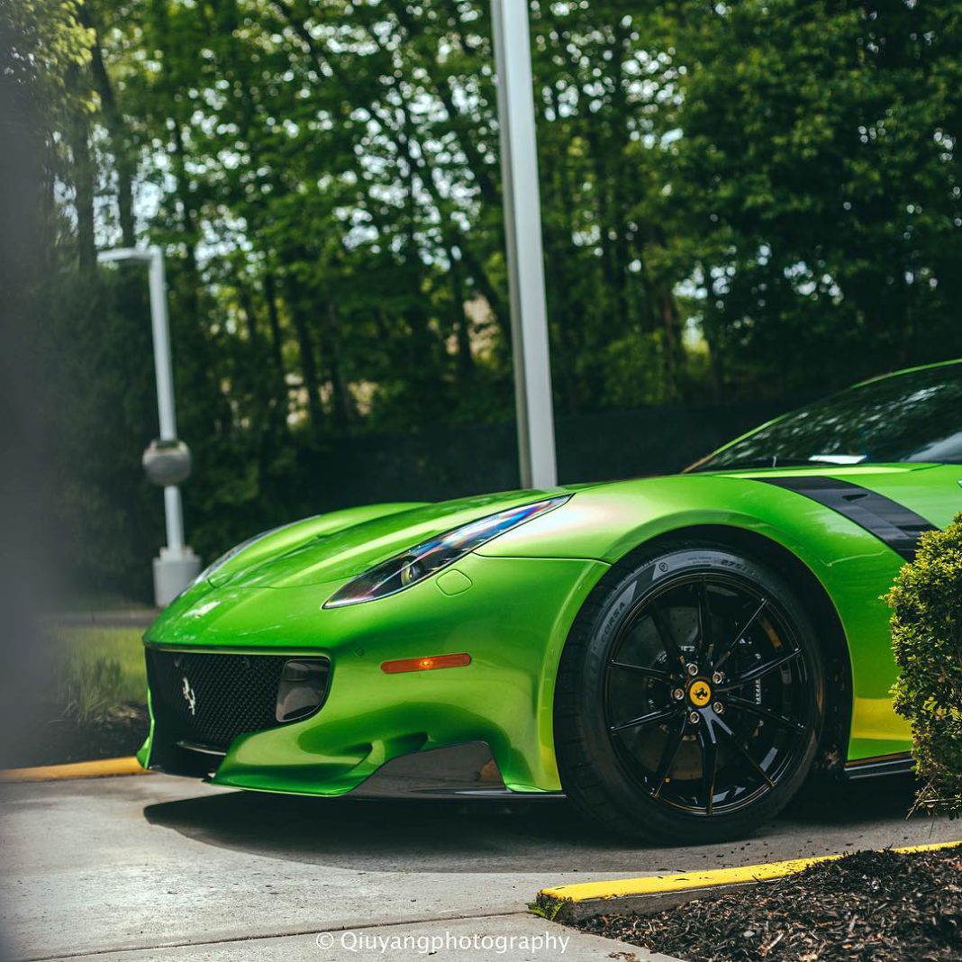 Ferrari f12 Berlinetta зелёная