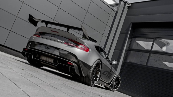 Aston Martin Vantage GT12 (10)