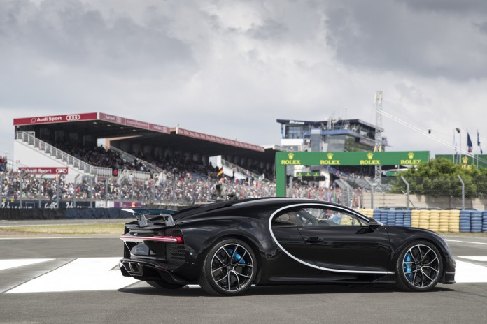 Bugatti Chiron Black (2)