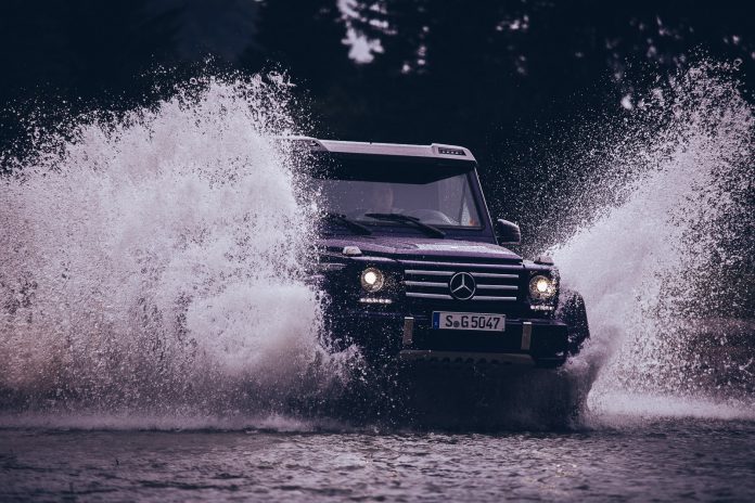 Mercedes-Benz G500 4x4² big splash
