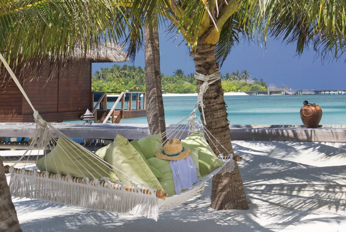 Anantara Veli Maldives Resort_Hammock_on_beach