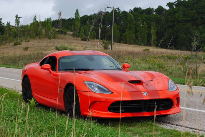 2016 Dodge Viper GTC (22)