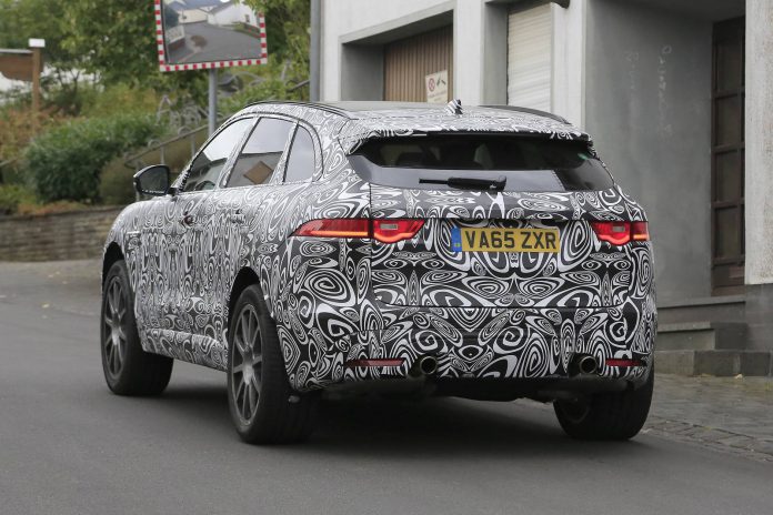 Jaguar F-Pace SVR (9)