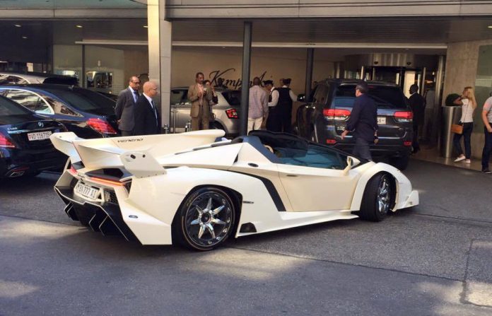 Bianco Isis Lamborghini Veneno Roadster chassis #7