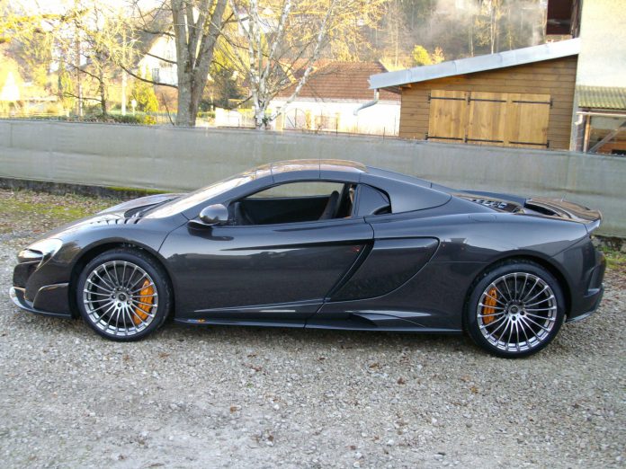 McLaren 675LT Spider Carbon Series MSO (6)