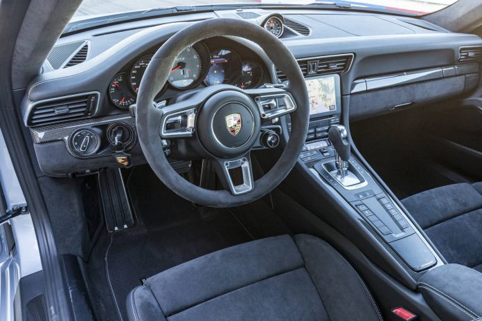 Porsche 911 Carrera 4 GTS Cabriolet (13)