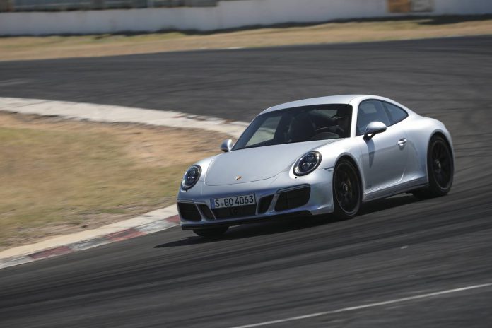 Porsche 911 Carrera 4 GTS Coupe (5)