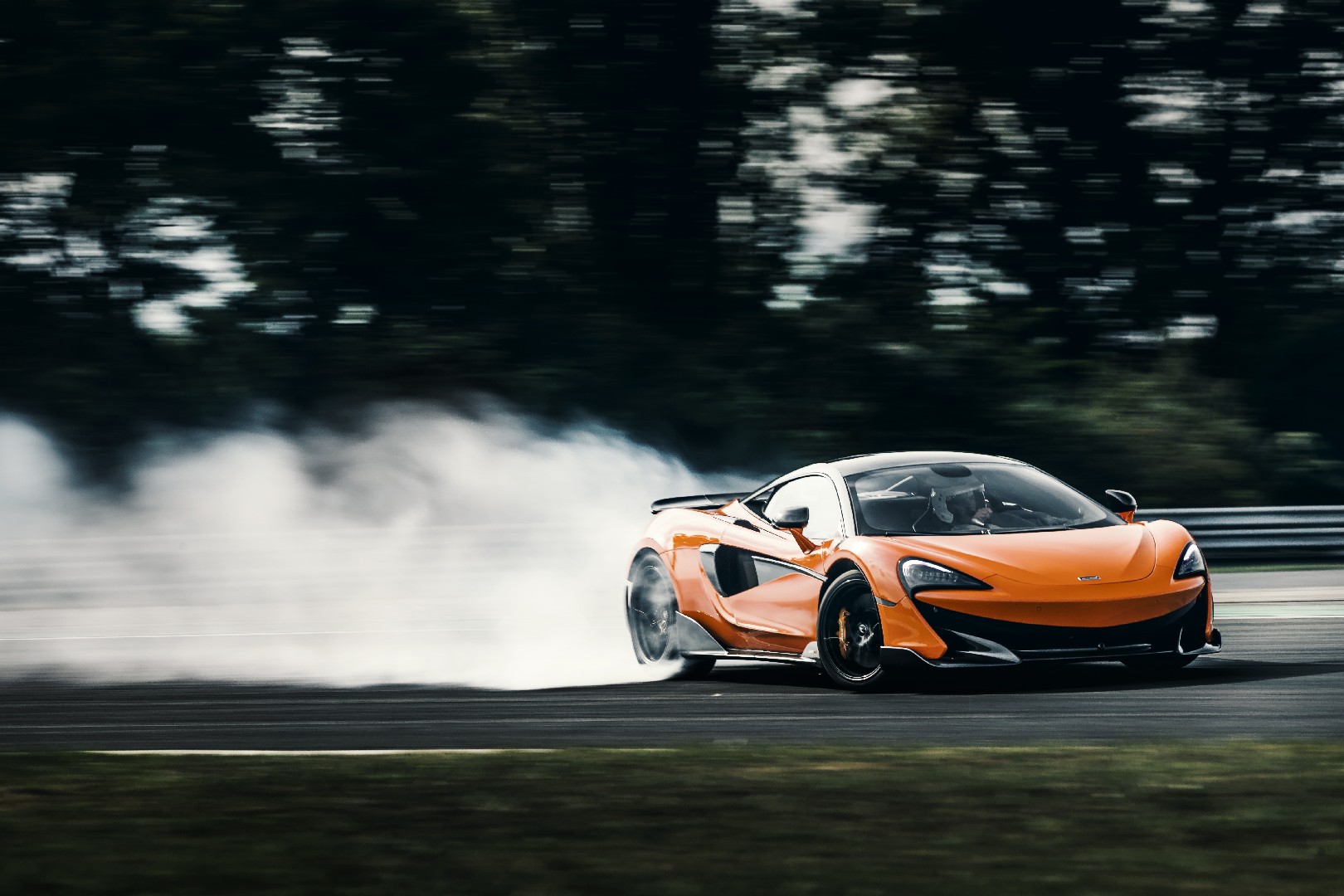 До скольки разгоняется mclaren