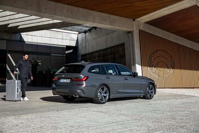 2020 BMW G21 Touring Side View